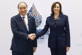 President meets US Vice President on APEC meeting sidelines