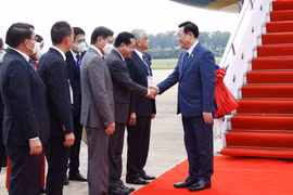 Lao newspaper spotlights Vietnamese NA Chairman's official visit
