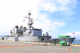 French ship pays courtesy visit to Khanh Hoa