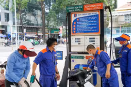 State budget faces 1.4 billion USD drop from fuel tax cuts