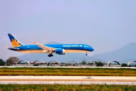 Vietnam Airlines resumes seven domestic routes to serve summer tourism peak