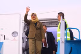 Singaporean President begins State visit to Vietnam