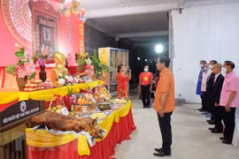 Vietnamese community in Thailand pay tribute to President Ho Chi Minh
