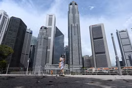 Singapore economy posts 7.6 percent growth in 2021
