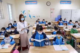 Students of 1st - 6th grades in Hanoi’s suburban areas return to online learning