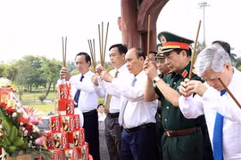 State, National Assembly leaders pay tribute to war martyrs 