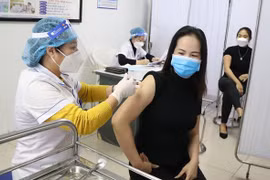 PM urges faster COVID-19 vaccination, stronger anti-pandemic measures