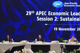 President delivers speech at APEC second session