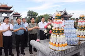 Prime Minister commemorates late President, martyrs in Nghe An