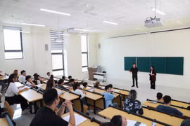 Universities urged to attract more foreign students
