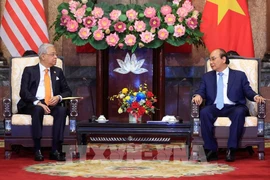 President suggests Vietnam, Malaysia take advantage of FTAs