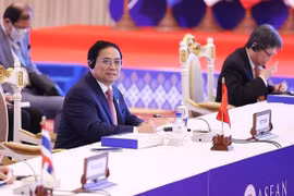 ASEAN needs to join hands to create new growth engine: PM