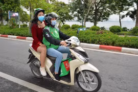 Motorbike taxi services returns in Hanoi