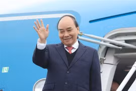 President leaves Hanoi for state visit to RoK