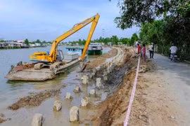 Erosion worsening along Mekong Delta rivers, coast