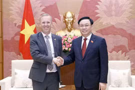 Top legislator receives British Ambassador to Vietnam