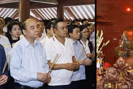 President Nguyen Xuan Phuc pays tributes to President Ho Chi Minh 