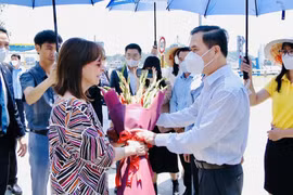 Greek President visits Ha Long Bay