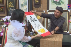 Seeking calligraphy – A beautiful custom during Tet