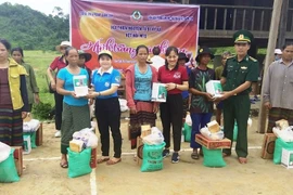 Quang Binh children enjoy full moon festival