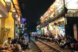 Hanoi ‘train street’ wows foreign tourists