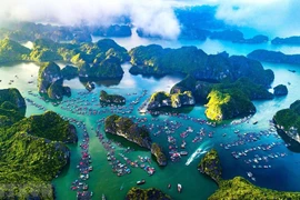 Ha Long Bay among world’s leading natural and trending destinations