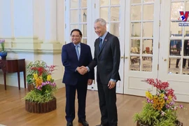 PM holds talks with Singaporean counterpart