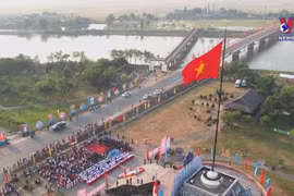 Flag hoisting ceremony marks national reunification day
