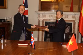 Vietnam, UK sign FTA
