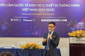 Chris Wu, a representative of Chaoyu Expo company, one of the event’s organisers briefs about the upcoming exhibition (Photo: congthuong.vn)