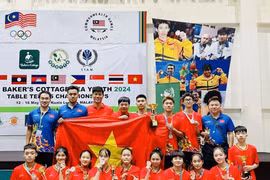 Vietnamese players pose with their medals at the ongoing Southeast Asian Youth Table Tennis Championship in Kuala Lumpur, Malaysia. (Photo: thethaoplus.vn)