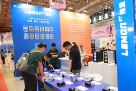 Visitors at the Vietnam International Electronics & Smart Appliances Expo 2023 (Photo: VNA)