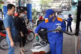 Vietnam raises petrol prices by over 300 VND per litre