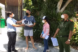 Da Nang supports foreigners facing difficulties due to COVID-19