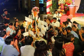 Lao students celebrate Bunpimay Festival in Vietnam