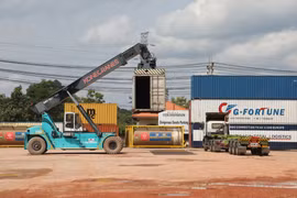 Laos reports 100 million USD trade deficit in July 