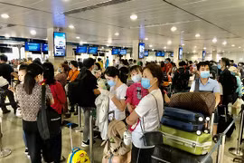 Tan Son Nhat airport tightens COVID-19 prevention measures
