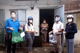HCM City to give extra financial aid to pandemic-hit residents