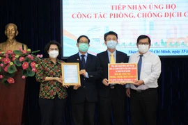 Consulates General, foreign enterprises in HCM City support COVID-19 fight
