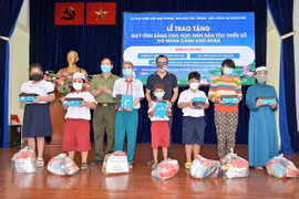 Disadvantaged ethnic minority students in HCM City receive free tablets