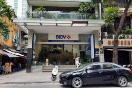VN-Index suffers big loss, liquidity exceeds 1 bln USD