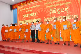 Bac Lieu's officials congratulate Khmer people on Sene Dolta Festival