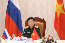 Vietnamese, Russian defence ministers hold phone talks