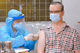 HCM City to vaccinate foreigners against COVID-19