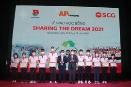 Thua Thien-Hue: 229 students get Vallet scholarships