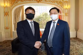 NA Chairman receives RoK lawmaker in Seoul 