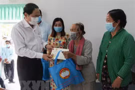 Vietnam Social Security launches programme to bring warm Tet to poor patients