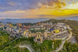 Da Nang tourism services operators meet requirements to welcome foreign visitors 