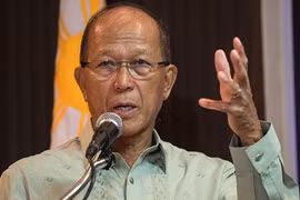 Philippines warns China’s actions in East Sea
