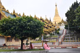Myanmar reopens pagodas 